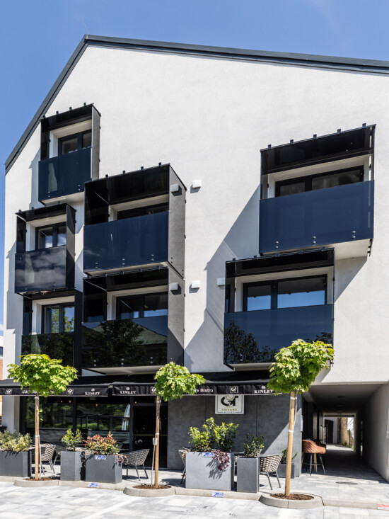 G&T Square Bistro and Apartments